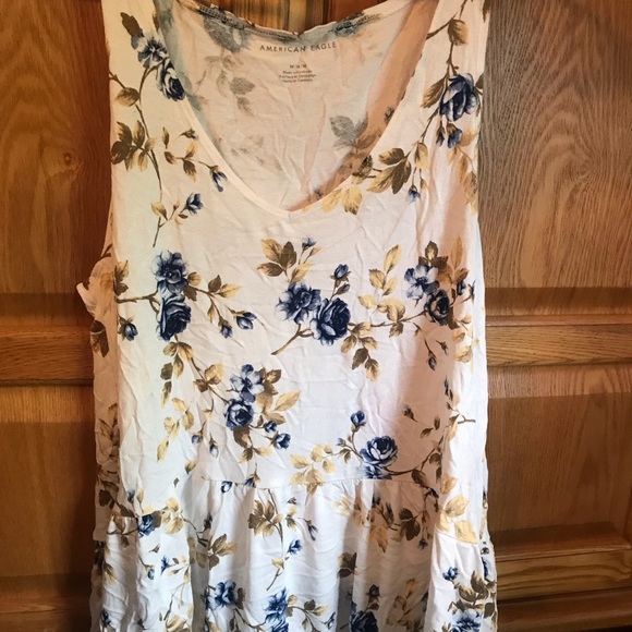 American Eagle Outfitters Tops - Gorgeous Floral Tank